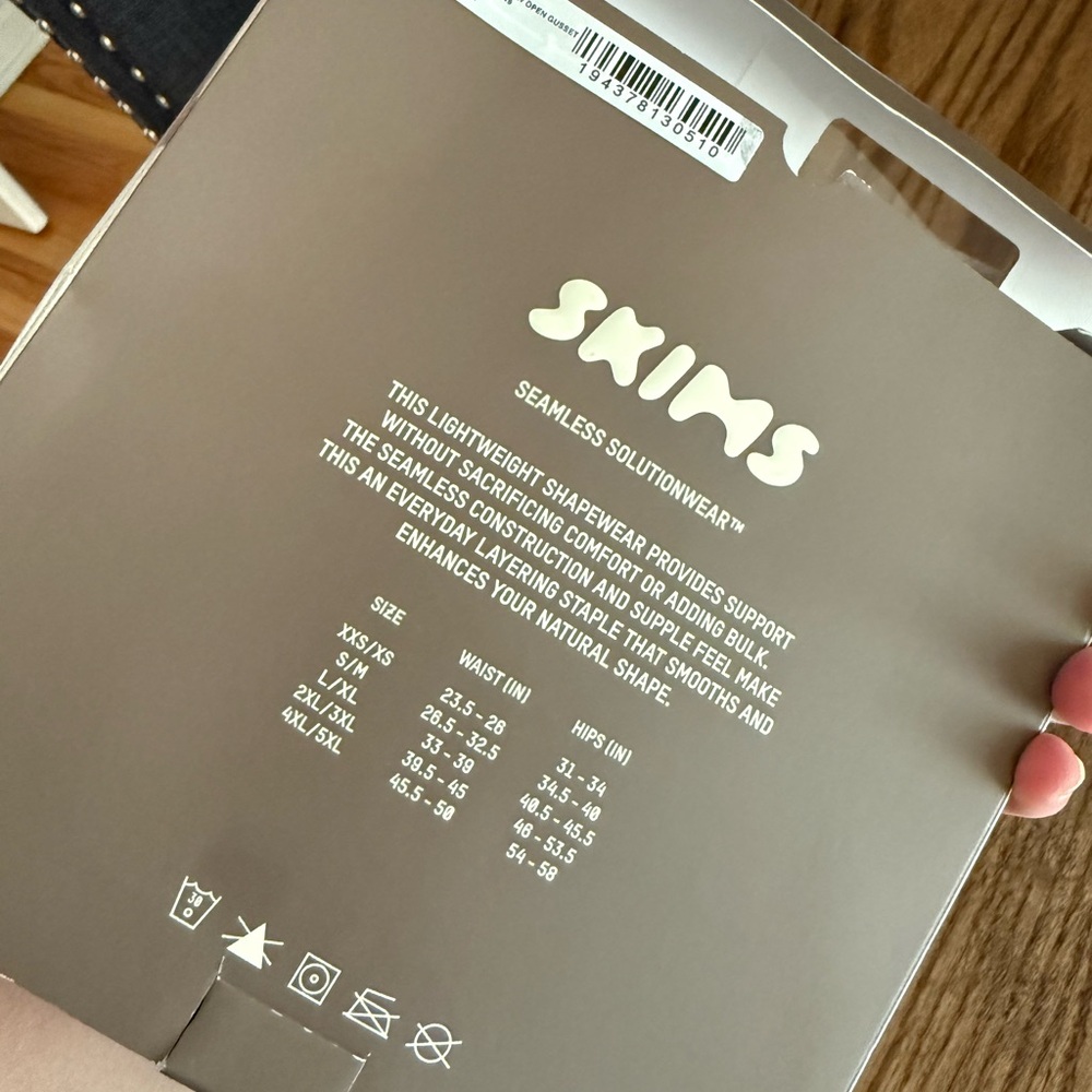 New In Box Skimms sculpting bodysuit - Picture 3 of 3